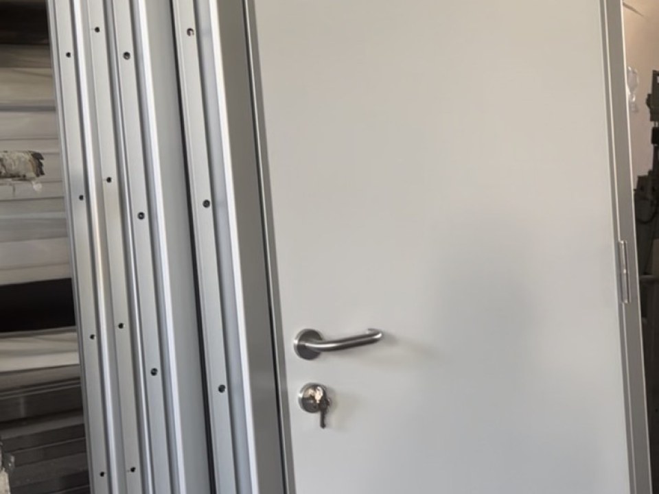 Clean room door