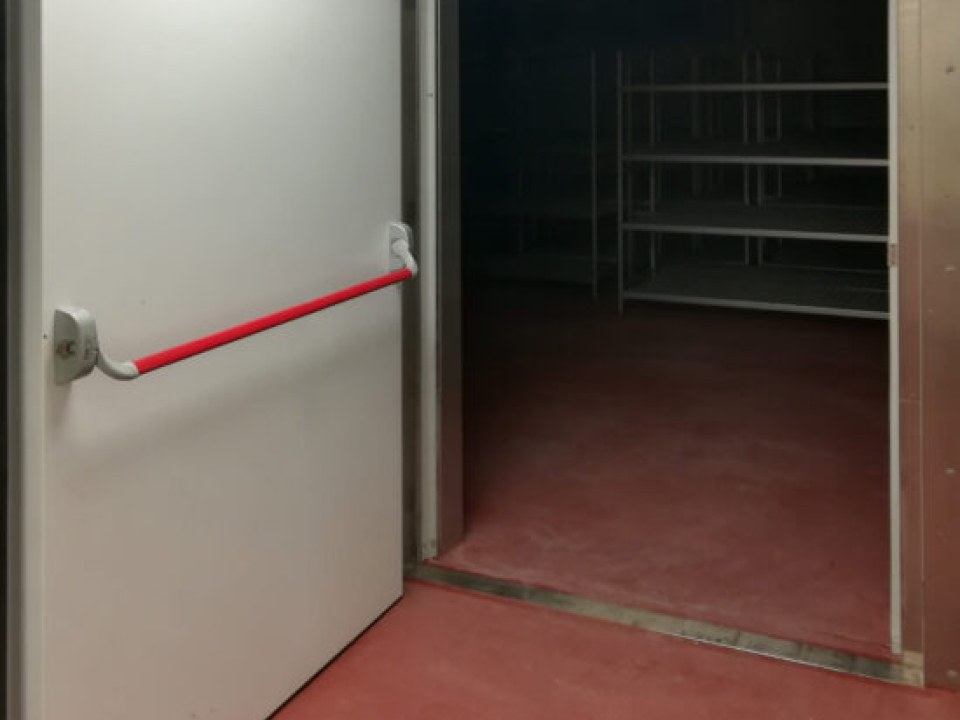 Πυράντοχη ανοιγόμενη πόρτα στο Λονδίνο Πυράντοχη ανοιγόμενη πόρτα στο Λονδίνο