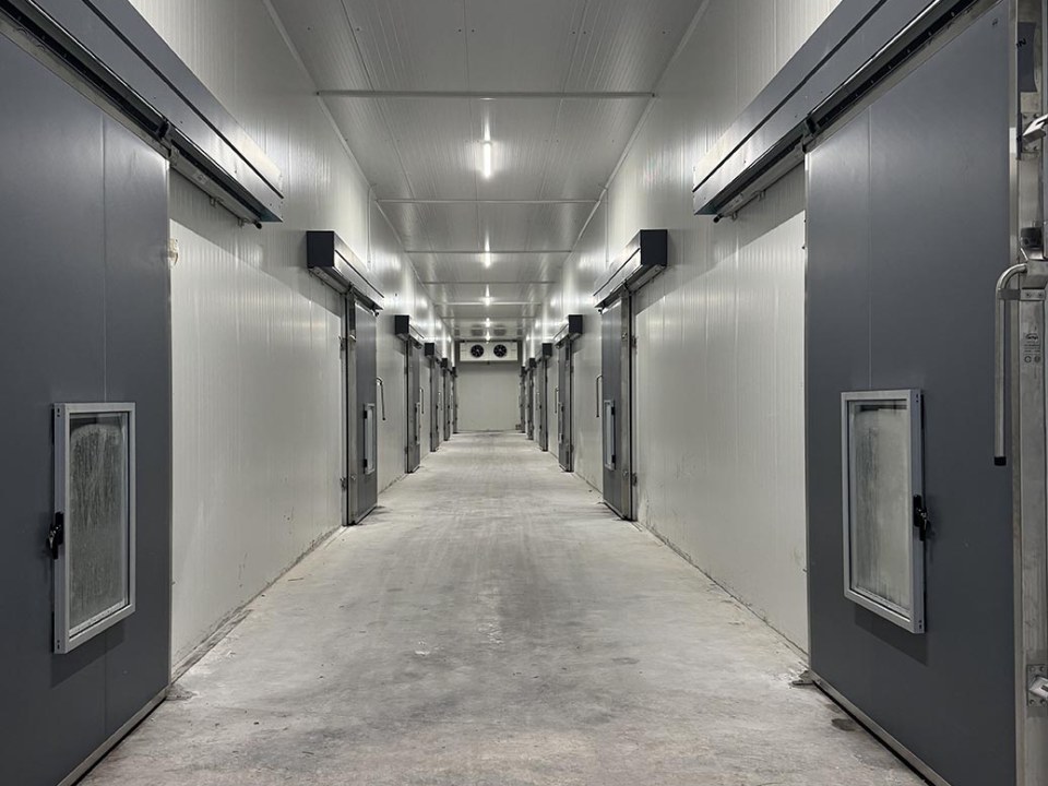 Κατασκευή & τοποθέτηση συρόμενων πορτών ελεγχόμενης ατμόσφαιρας βαρέως τύπου