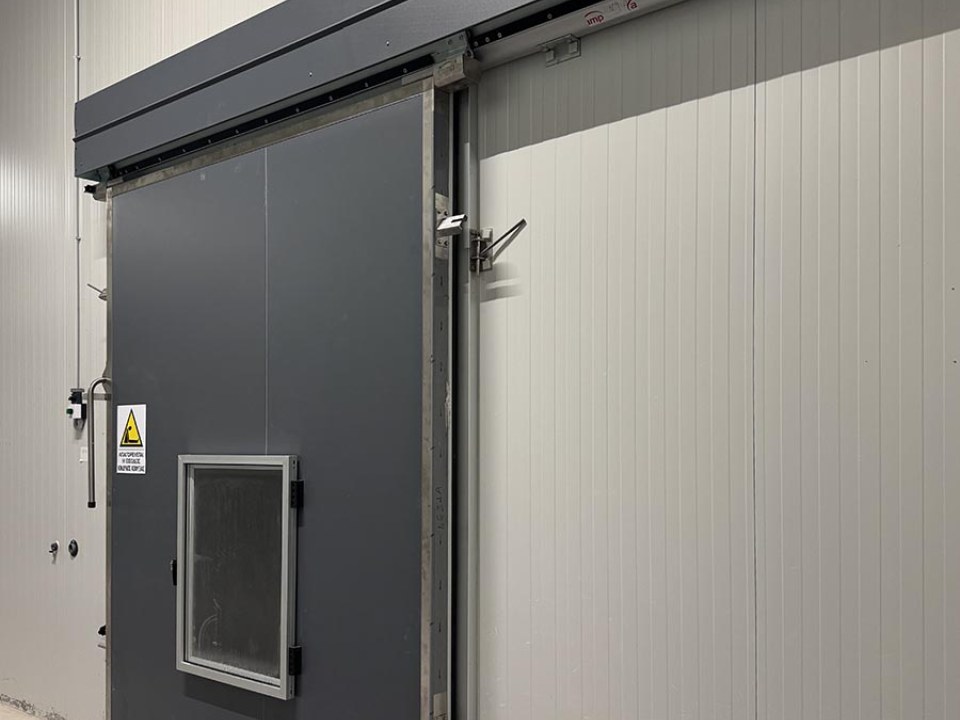 Κατασκευή & τοποθέτηση συρόμενων πορτών ελεγχόμενης ατμόσφαιρας βαρέως τύπου