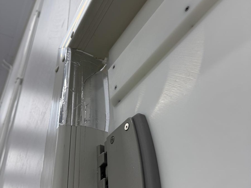 Κατασκευή & τοποθέτηση συρόμενων πορτών ελεγχόμενης ατμόσφαιρας βαρέως τύπου